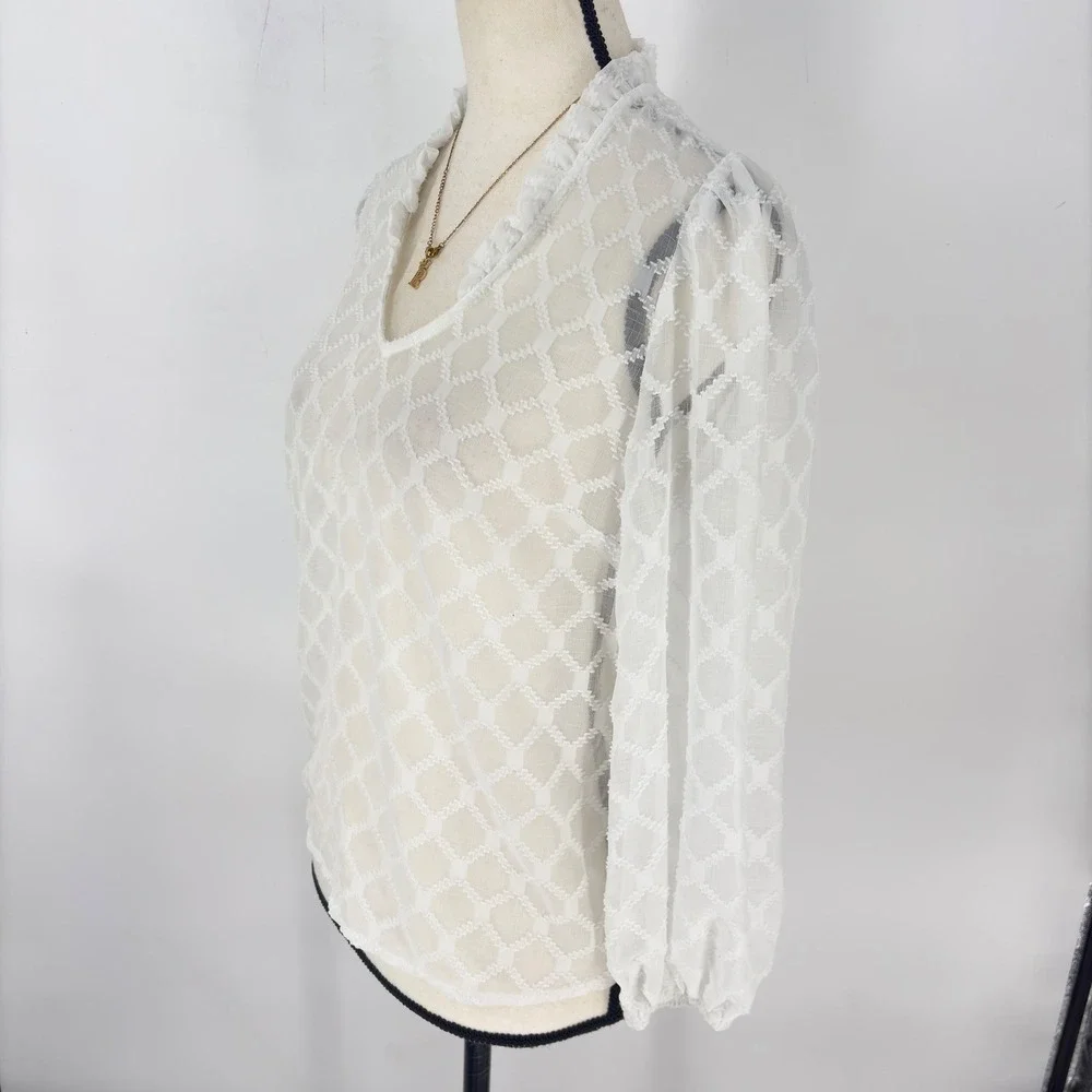 Banana Republic White Sheer Textured Blouse Ruffle V Neck Long Sleeve‎ XS